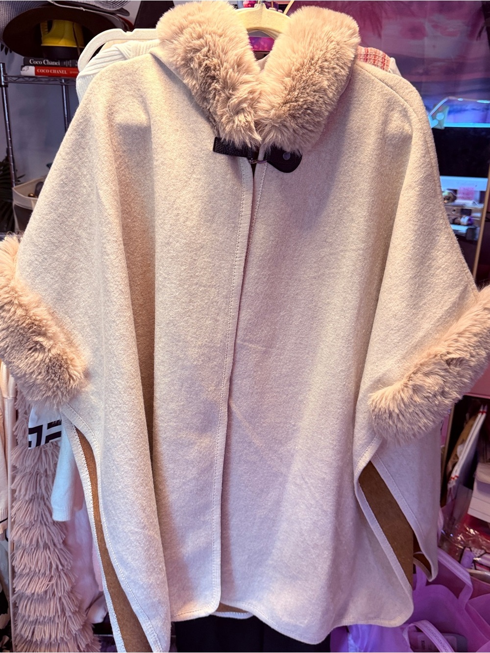 Rachel Zoë Cream/Ivory Cape trimmed in Faux Fur - Picture 10 of 14
